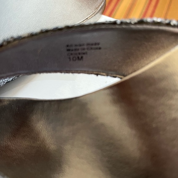 Glittered and Metallic Wedge Heel Sandals - Picture 11 of 12